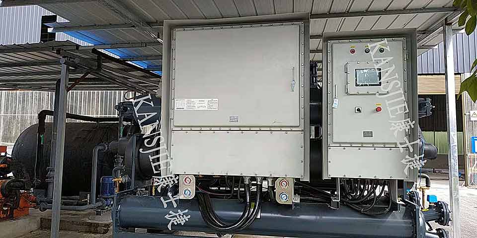 制藥業(yè)用低溫螺桿式防爆冷凍機使用現(xiàn)場照片